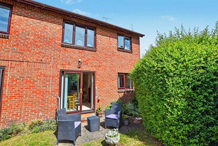 2 Bedroom Apartment For Sale In Adams Way, Alton, Hampshire, GU34