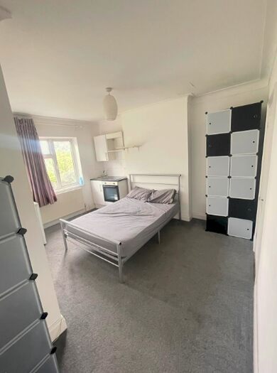 1 Bedroom Studio To Rent In Lichfield Grove, London, N3