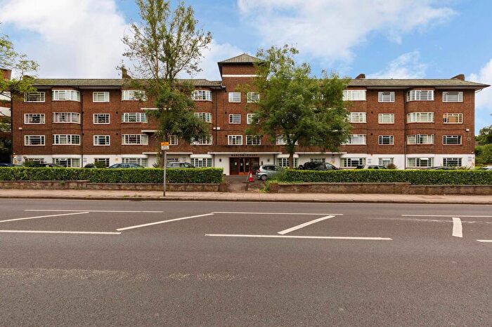 3 Bedroom Flat To Rent In Willesden Lane, Marlow Court, NW6