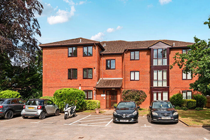 2 Bedroom Apartment For Sale In Castle Road, Weybridge, KT13