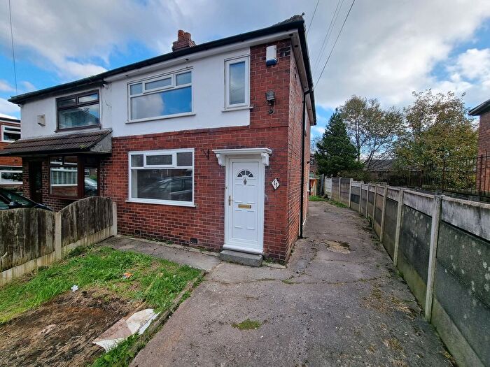 3 Bedroom Semi-Detached House To Rent In High Bank Road, Droylsden, M43