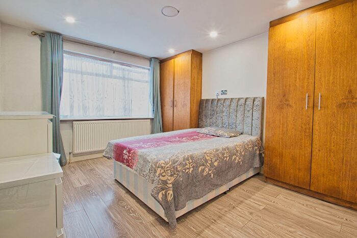 2 Bedroom Maisonette To Rent In Coles Green Road, London, NW2