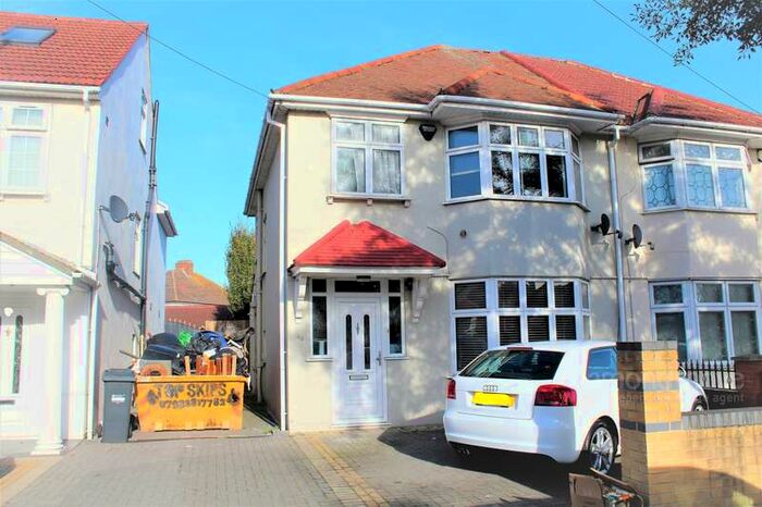 3 Bedroom House To Rent In Upper Sutton Lane, Hounslow, TW5