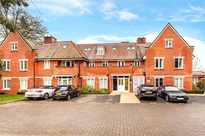 2 Bedroom Apartment To Rent In Woking, Surrey, GU22