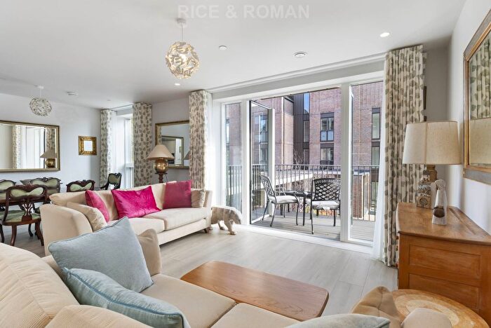 2 Bedroom Flat For Sale In Sherwood Manor, West Byfleet, KT14