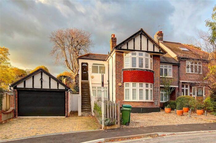 3 Bedroom Maisonette To Rent In Glendale Drive, London, SW19