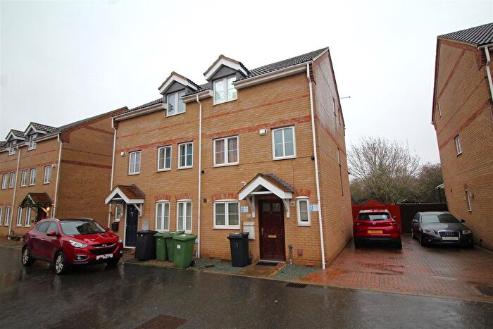 3 Bedroom Semi-Detached House For Sale In Phoenix Close, Peterborough, PE2