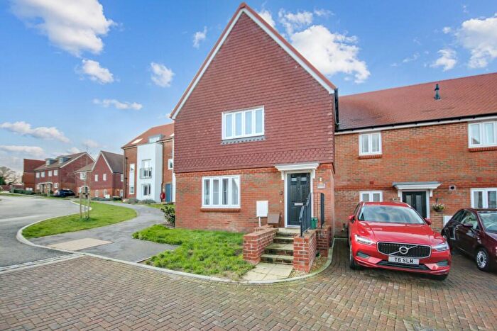 1 Bedroom Maisonette For Sale In Bewlands Drive, East Grinstead, West Sussex, RH19
