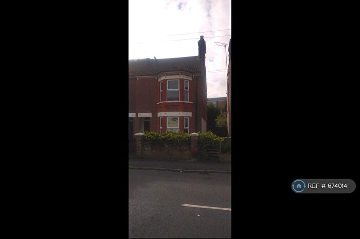 3 Bedroom Semi-Detached House To Rent In Union Street, Dunstable, LU6