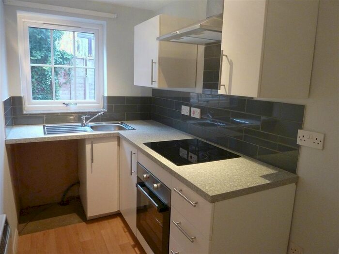 2 Bedroom Maisonette To Rent In Railway Court, Saxilby, Lincoln LN1