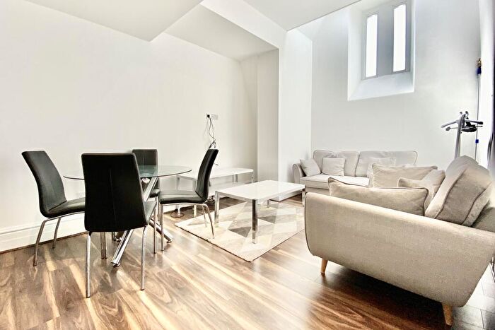 2 Bedroom Apartment To Rent In Pearl Chambers, East Parade, Leeds, West Yorkshire, LS1