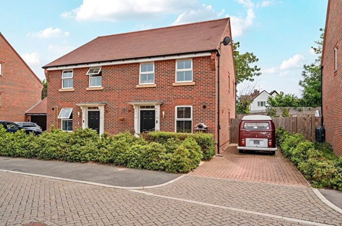3 Bedroom Semi Detached House For Sale In Blackburne Way, Tongham, Surrey, GU10