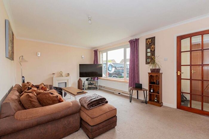 3 Bedroom Link Detached House For Sale In Cadwell Drive, Maidenhead, SL6
