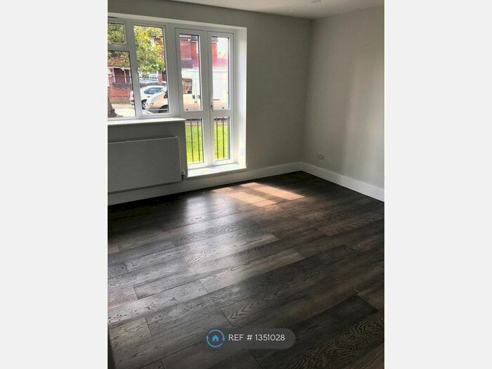 2 Bedroom Flat To Rent In Attlee Road, Hayes, UB4