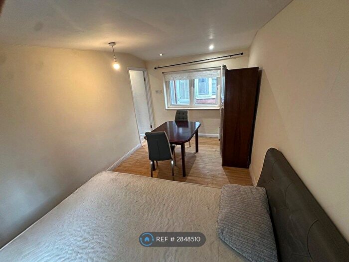 2 Bedroom Flat To Rent In Clayponds Avenue, Brentford, TW8