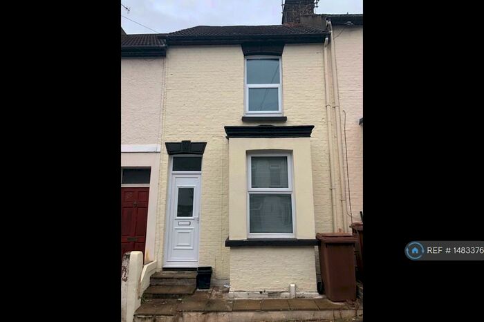2 Bedroom Terraced House To Rent In Connaught Road, Chatham, ME4