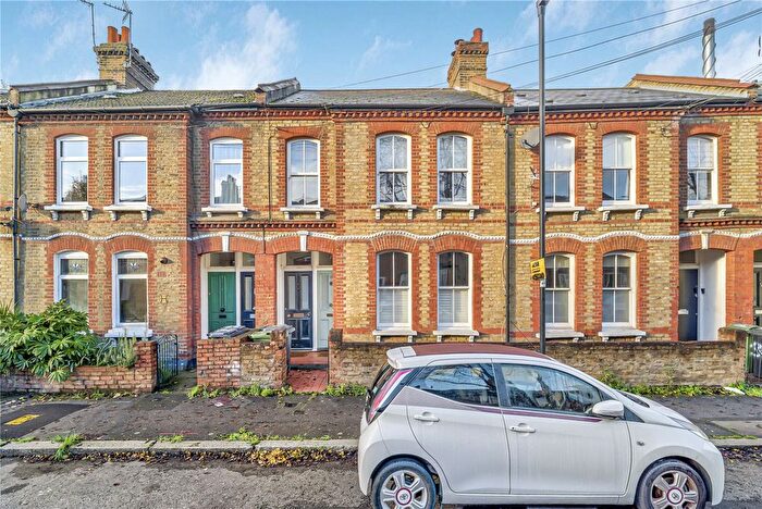 2 Bedroom Maisonette For Sale In Glenelg Road, London, SW2