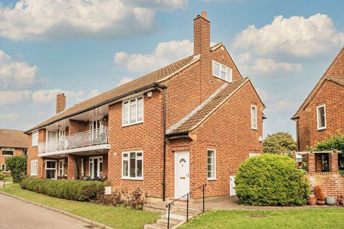 2 Bedroom Flat To Rent In Thames Village, Hartington Road, London, W4