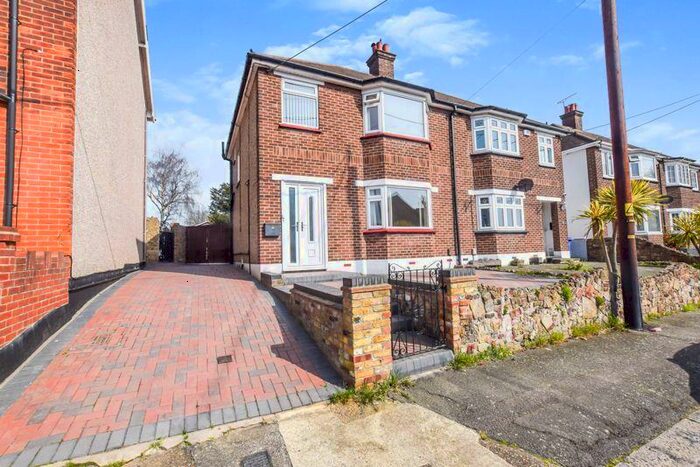 3 Bedroom Semi-Detached House To Rent In Fairview Avenue, Stanford-Le-Hope, SS17