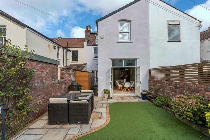 5 Bedroom Terraced House To Rent In St. Albans Road - Westbury Park, BS6