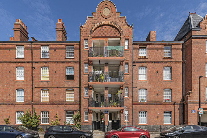 1 Bedroom Flat For Sale In Cressy House, Stepney Green, E1