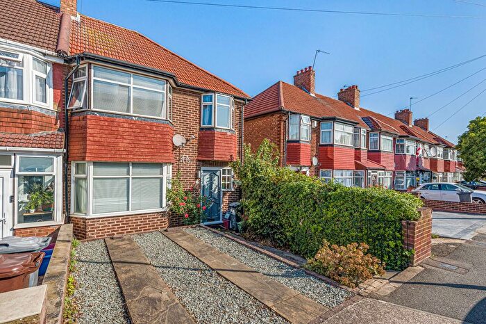 3 Bedroom End Terrace House For Sale In Pears Road, Hounslow, TW3