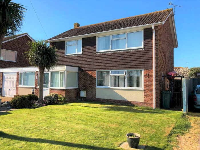 4 Bedroom Detached House To Rent In Paddock Drive, Bembridge, PO35