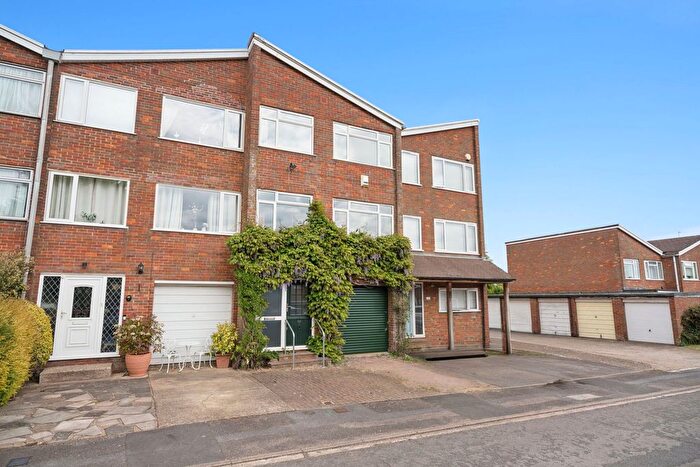 3 Bedroom Town House For Sale In Peters Close, Prestwood, HP16