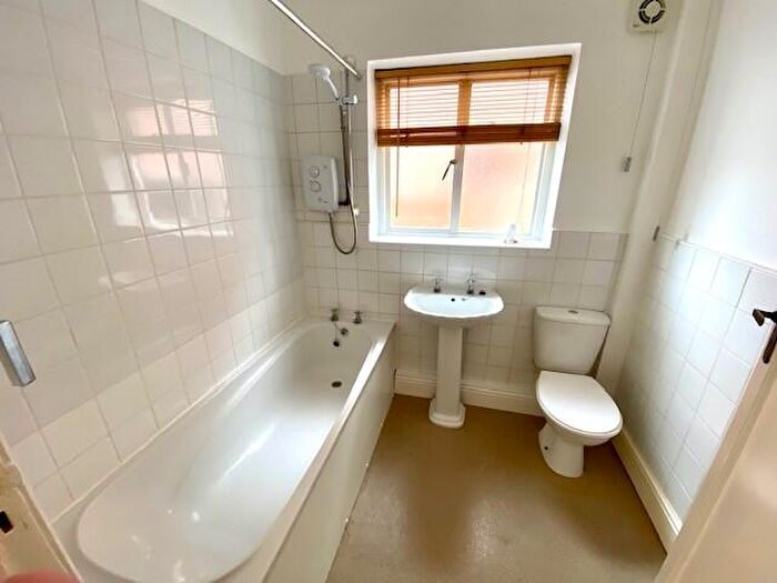 2 Bedroom Bungalow To Rent In Tixall Road, Stafford, ST16