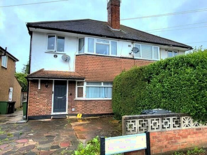 2 Bedroom Maisonette To Rent In Bushey, Hertfordshire, WD23