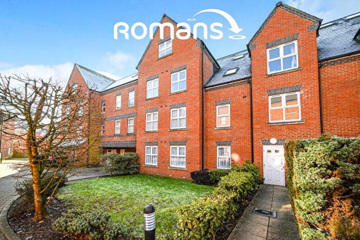 2 Bedroom Flat To Rent In Heath Hill Road South, Crowthorne, RG45