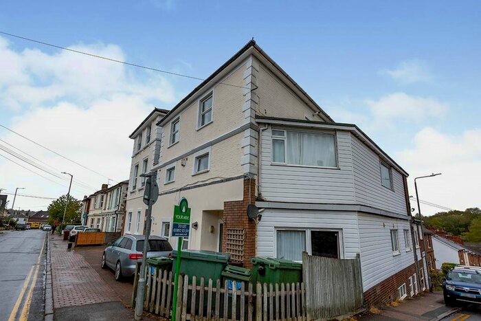 1 Bedroom Flat To Rent In St. James Road, Tunbridge Wells, Kent, TN1