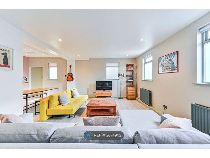 3 Bedroom Semi-detached House To Rent In Burnt Ash Hill, London, SE12