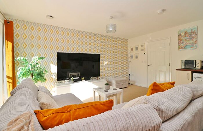 1 Bedroom Flat For Sale In Hellyar Rise, Hedge End, SO30