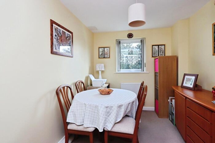 2 Bedroom Flat For Sale In Crossland Drive, Sheffield, South Yorkshire, S12