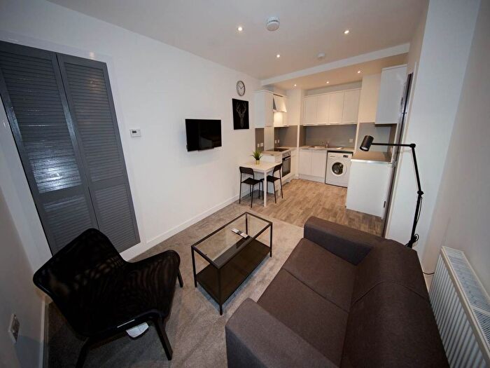 2 Bedroom Flat To Rent In Hilltown, Dundee, DD3