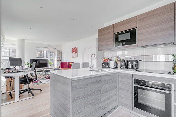 2 Bedroom Flat To Rent In Hampton Apartments, Duke Of Wellington Avenue, SE18