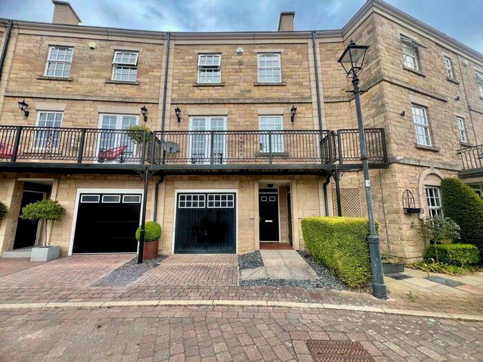 4 Bedroom House To Rent In Scalebor Square, Burley In Wharfedale, Ilkley, West Yorkshire, Uk, LS29