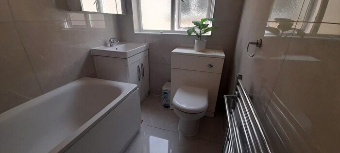 5 Bedroom Semi Detached House To Rent In Upney Lane, Barking, IG11