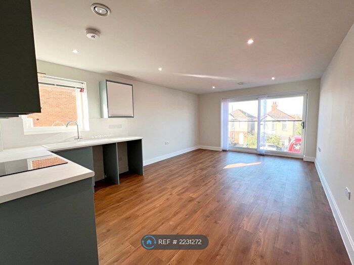 2 Bedroom Flat To Rent In Longfleet Road, Poole, BH15