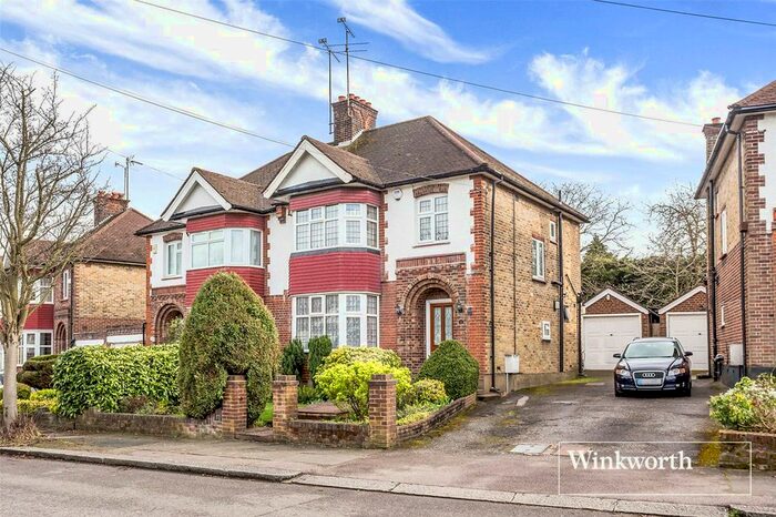 3 Bedroom Semi-Detached House To Rent In Cissbury Ring North, Woodside Park, London, N12