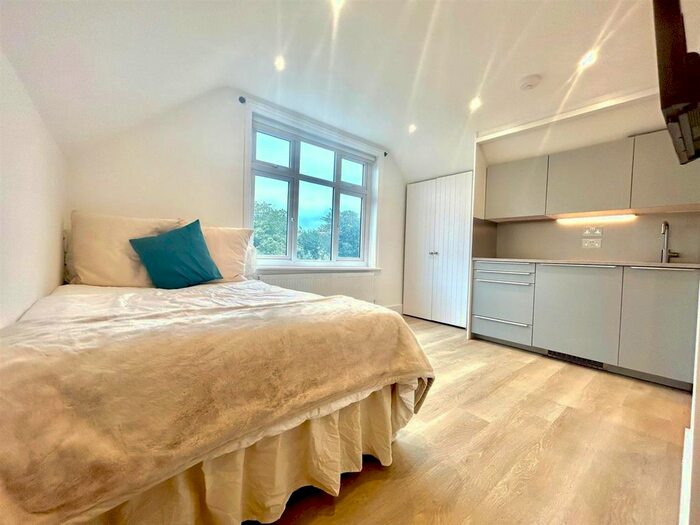 1 Bedroom Property To Rent In Spencer Road, Chiswick, W4