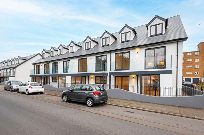 3 Bedroom Flat To Rent In South Road, Hythe, Kent, CT21