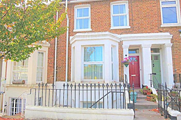 1 Bedroom Flat For Sale In Myrtle Road, Poets Corner, Acton, W3