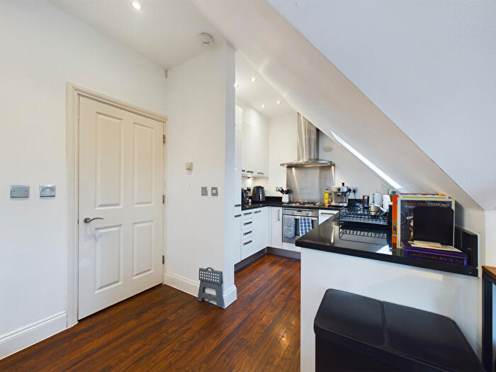 2 Bedroom Flat To Rent In A Manor Grove, Beckenham, Kent, BR3