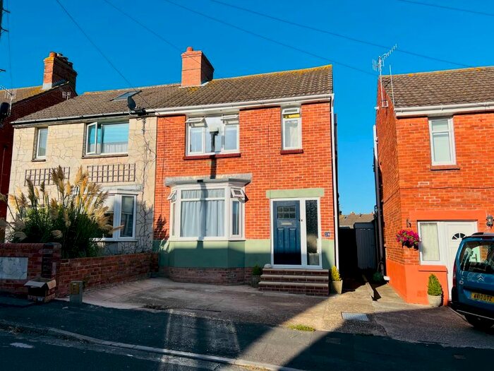 3 Bedroom Semi-Detached House To Rent In Wardcliffe Road, Weymouth, DT4