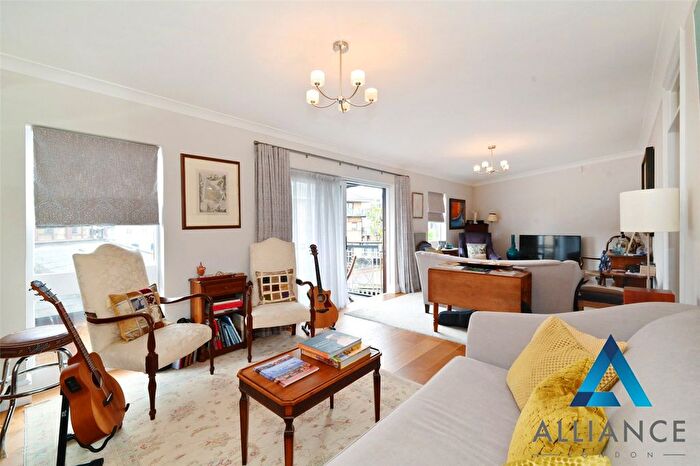 4 Bedroom Detached House To Rent In Goodhart Place, Horseferry Road, London, E14