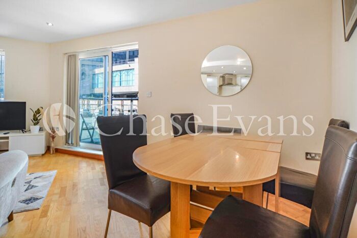 2 Bedroom Flat For Sale In Cuba Street, Canary Wharf, London, E14
