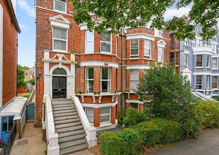 2 Bedroom Flat For Sale In Folkestone, CT20