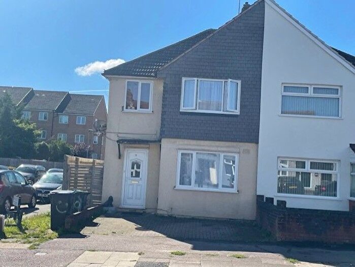 3 Bedroom Semi-Detached House To Rent In Thirlstone Road, Luton, LU4